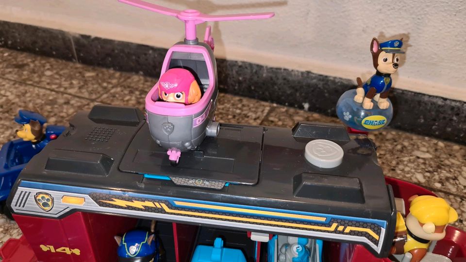 XXL Sammlung Paw Patrol Bus mit Fahrzeugen und Spielfiguren in Bremen