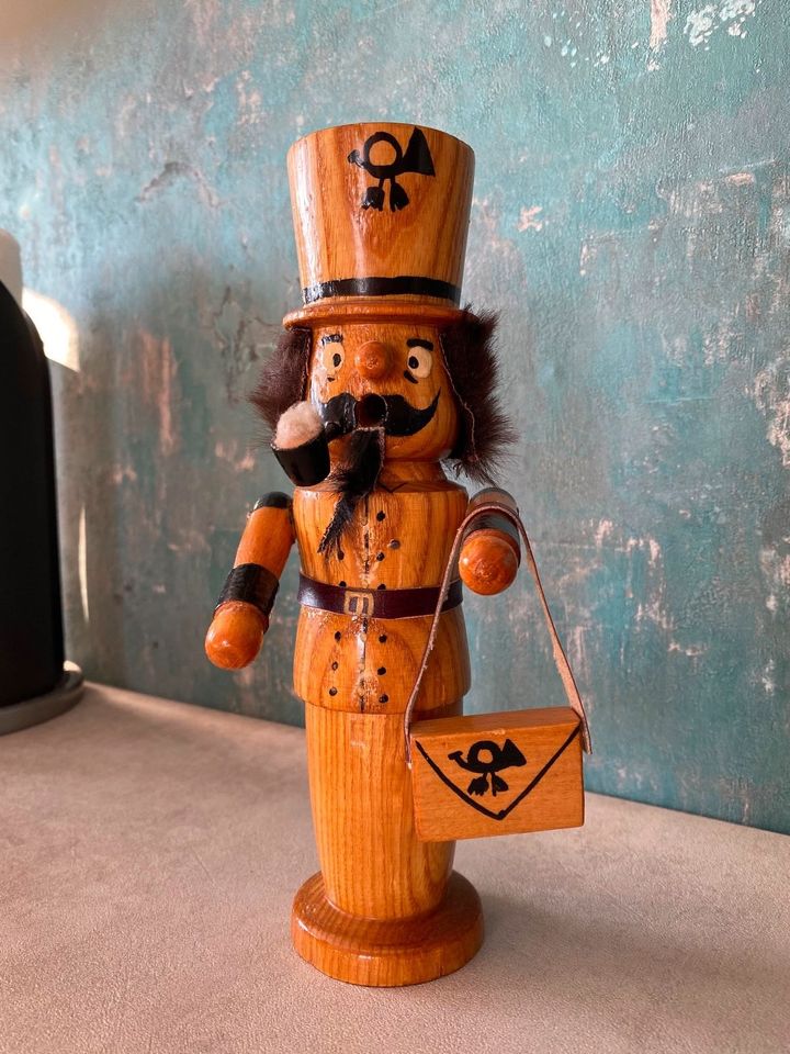 Erzgebirge Räuchermännchen alt Holzskulptur Postbote Vintage Deko in Freudenstadt