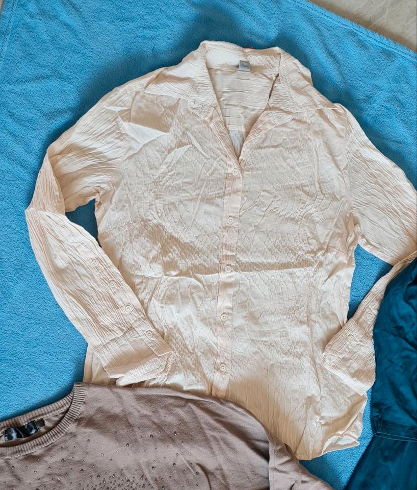 Damen-Oberteile-Paket Pulli, Shirts, Bluse Gr. 42 in Windesheim