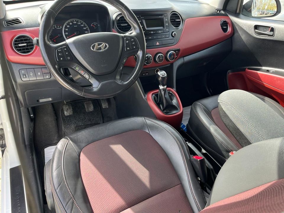 Hyundai i10 Sport 1.2 SHZ LenkradHZG Alarm Temp Tel.-Vor in Dautphetal