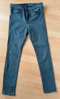 Jeans H&M Regualr Waist Shaping Skinny Gr. 28/30 grün Baden-Württemberg - Hildrizhausen Vorschau