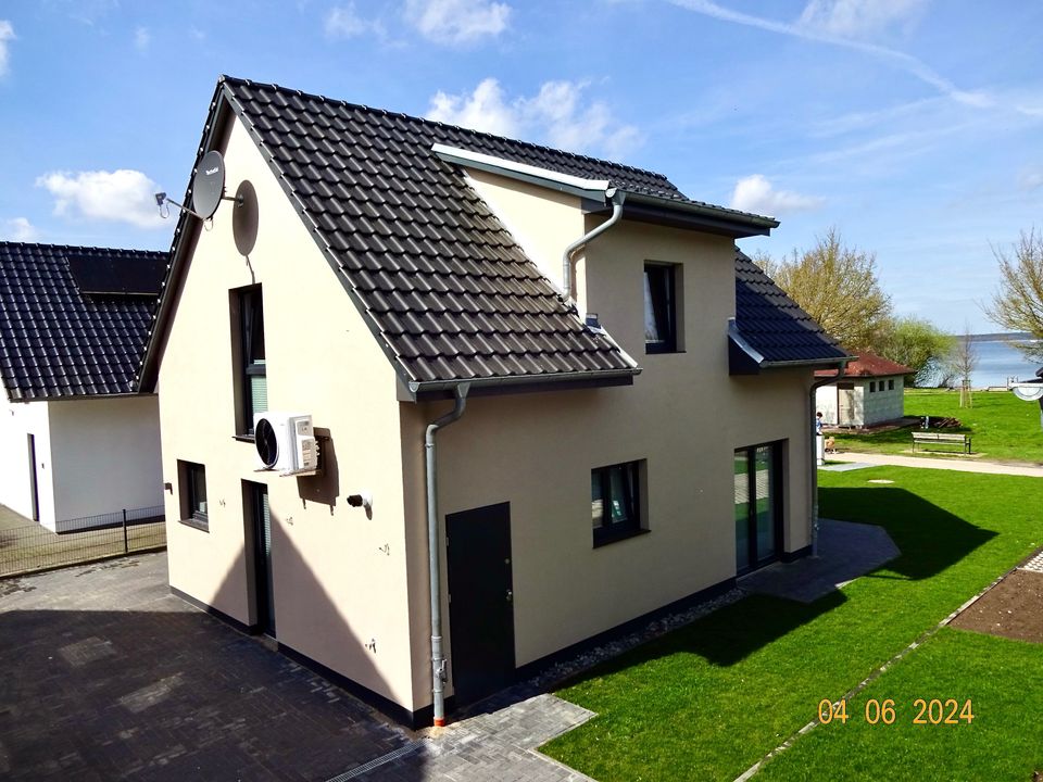 Luxuriöser Ferienhaus-Neubau mit Seeblick und hochwertiger Ausstattung, 1. Reihe am Fleesensee in Penkow