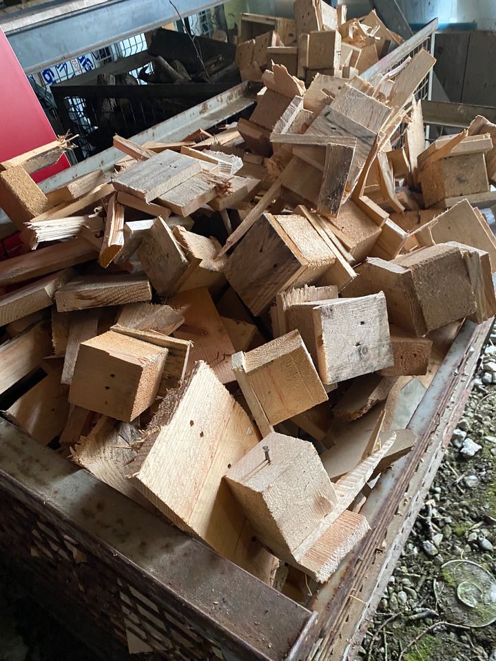 Gesägtes Paletten Brennholz 10 kg €2,50 Versand möglich in Wangen im Allgäu