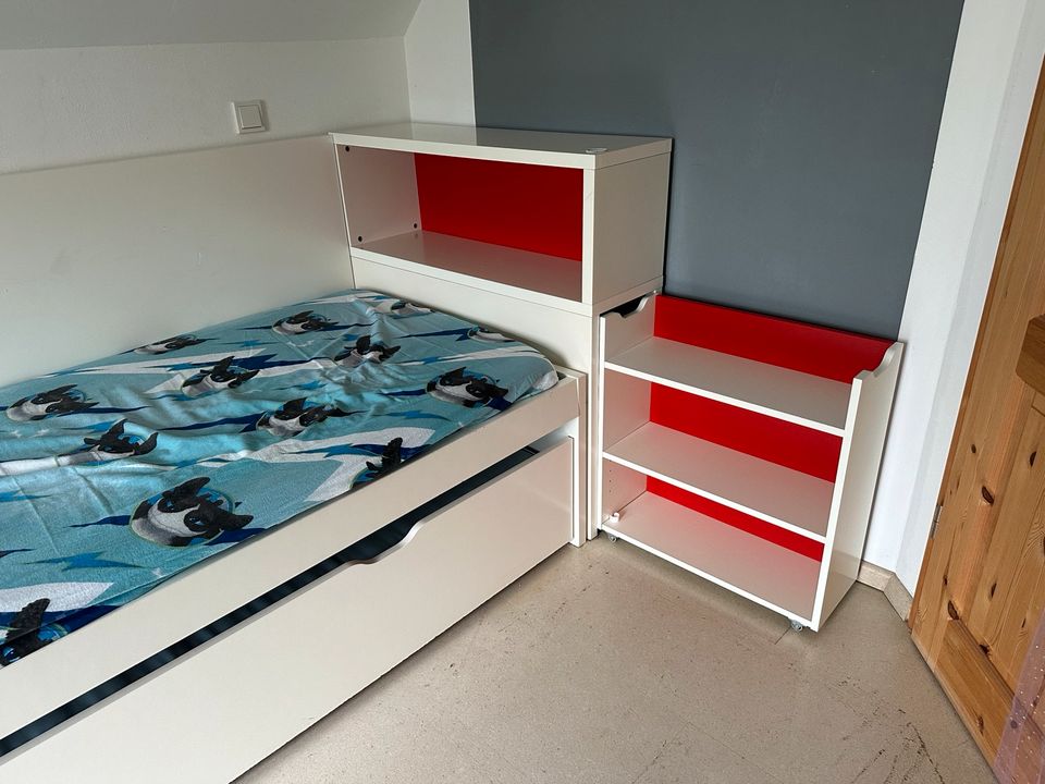 Bett mit Unterbett mit Regal Doppelbett Ikea in Velbert