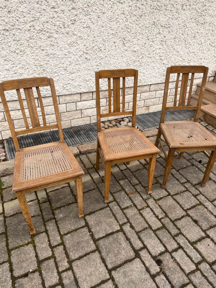 Antike Stühle 3 Stück je 50 € in Tauberbischofsheim