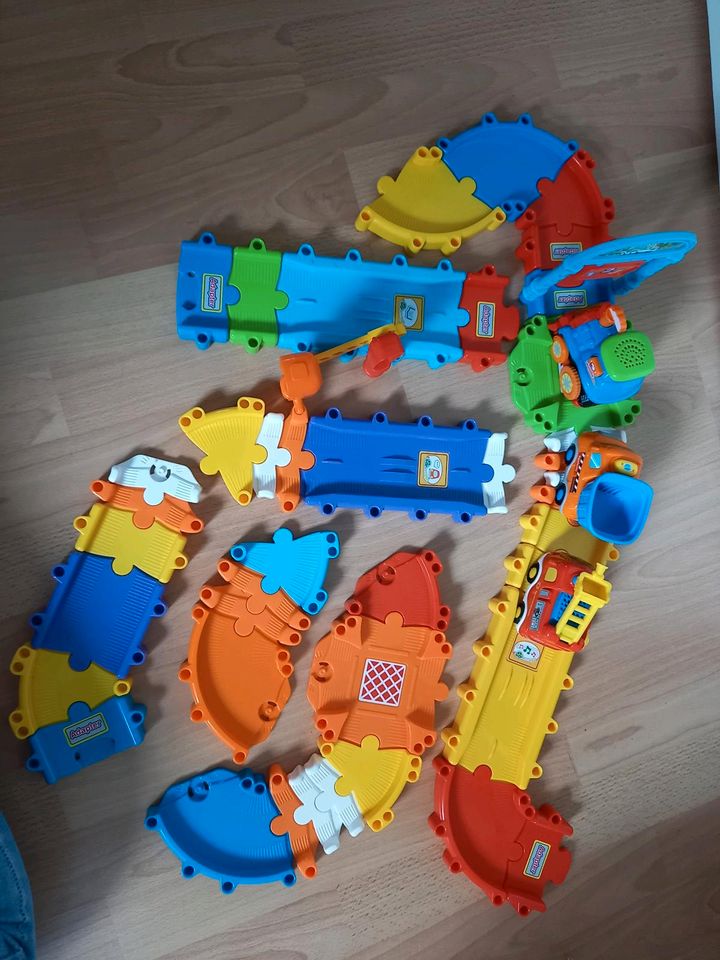 Vtech Tut Tut Bahn + 3 Flitzer in Rastede