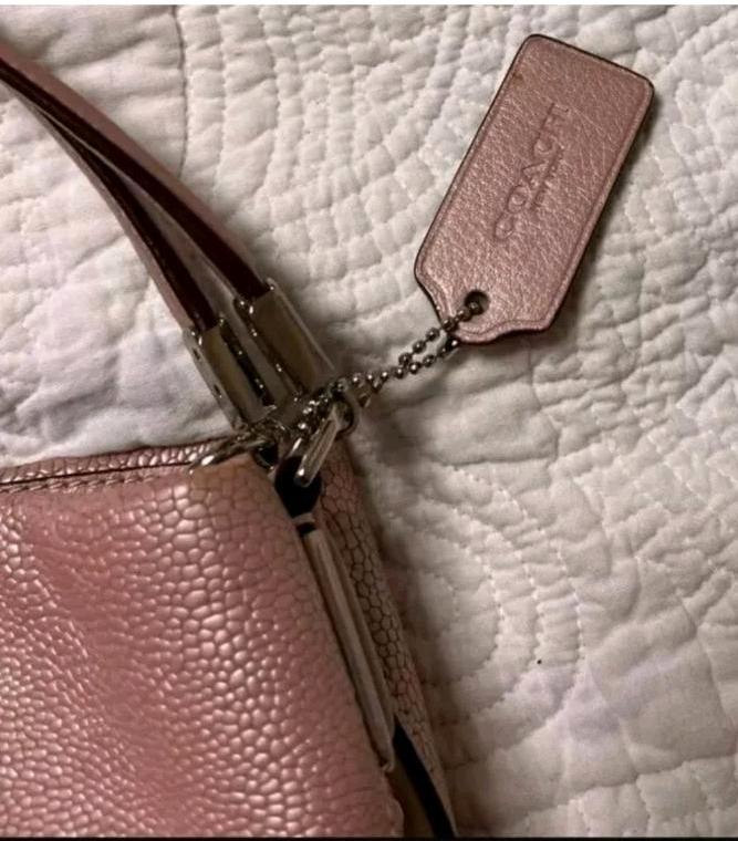 Coach Phoebe Madison Tuberose/Pink Pebble Leder Umhängetasche in Eschweiler
