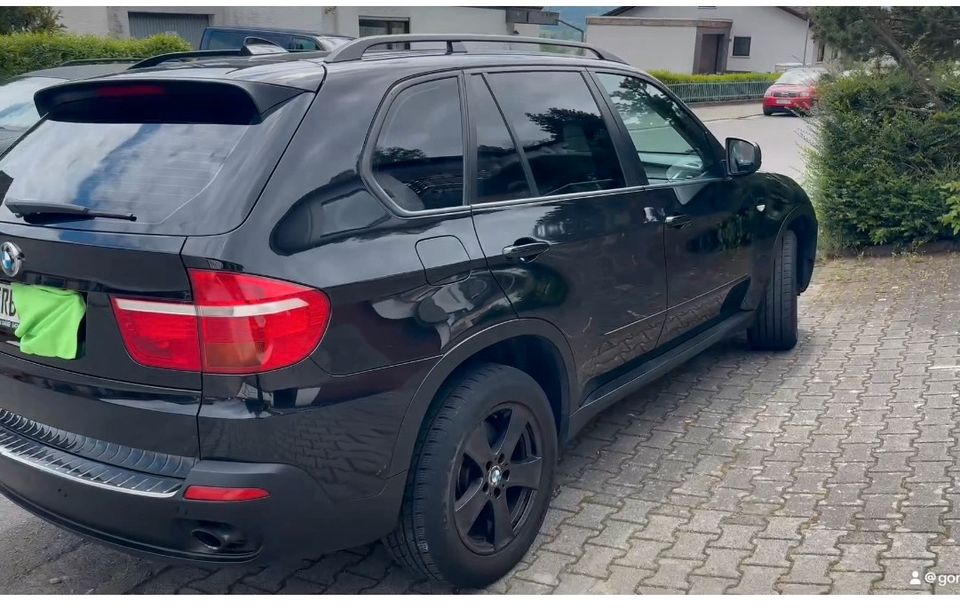 BMW X5 schwarz in Michelstadt