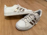 Adidas Sneaker, weiß (silber), Gr. 39 1/3 (US 7 1/2) Nordrhein-Westfalen - Overath Vorschau