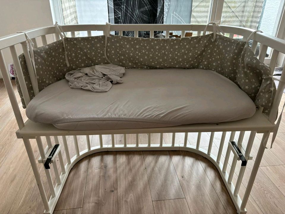 Beistellbett Babybay Maxi 89x51 weiß + Matratze & Stoffumrandung in Köln