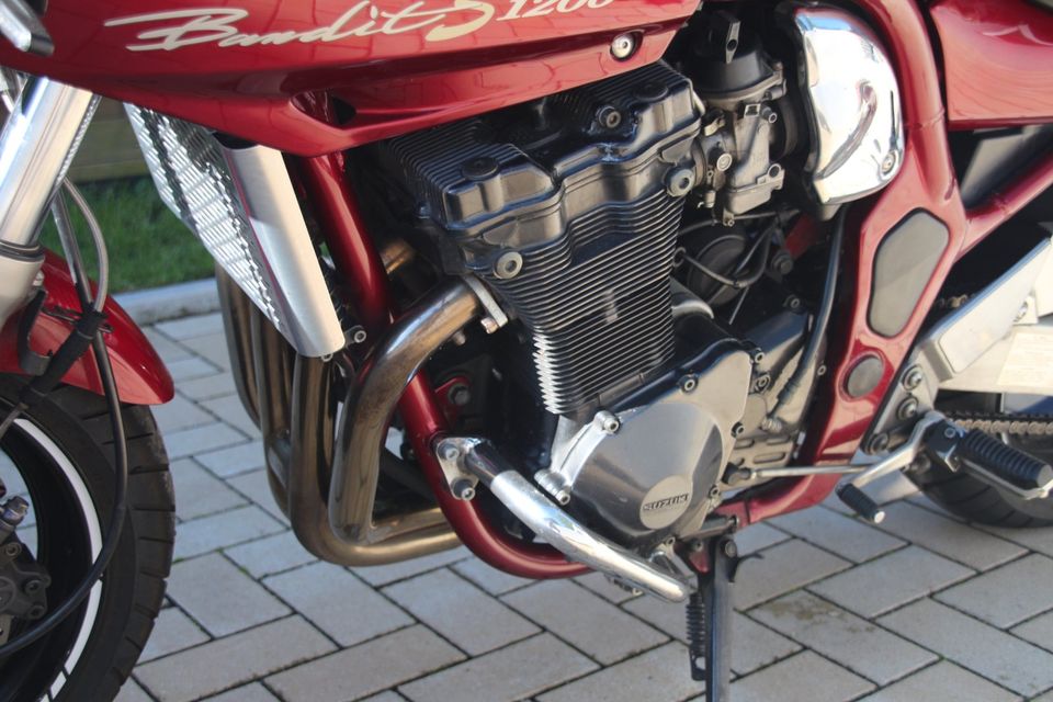 Suzuki Bandit 1200 GV75A in Porta Westfalica