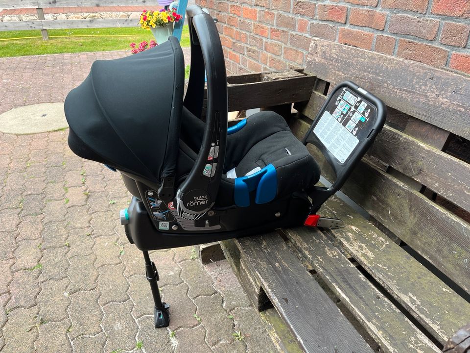 Babyschale + Isofix Base in Rumohr