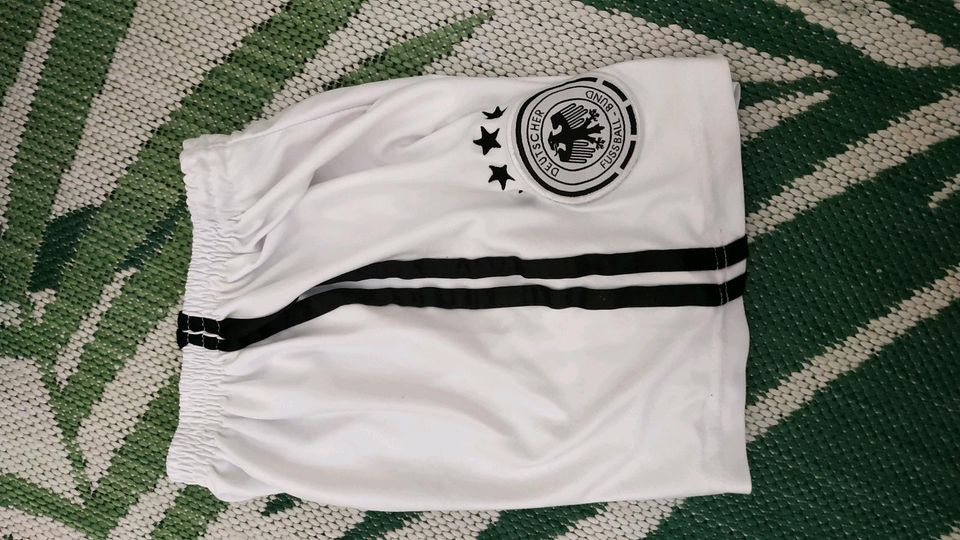 Müller Trikot mit Shorts 104 in Nürnberg (Mittelfr)