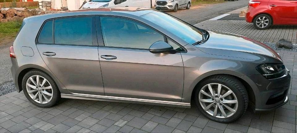 VW Golf VII 7 1.4 TSI R-Line Highline Blue Motion Technology in Schwalmstadt