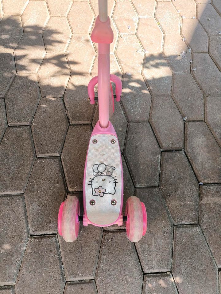 Kinderroller Hello Kitty/Rosa gebraucht in Winhöring