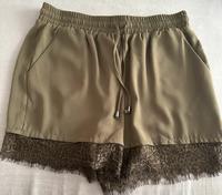ONLY Damen-Shorts in Khaki mit Spitzenbesatz - Gr. 38 Baden-Württemberg - Hockenheim Vorschau