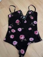 Body nieten Blumen rockig boho Festival schwarz pink Rosen München - Schwanthalerhöhe Vorschau