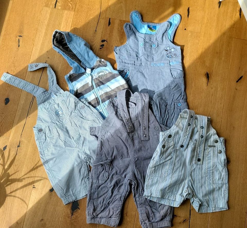 Kleidung Baby Paket Gr. 62 und 68 Hosen Strampler Jacken Shirts in Leipzig