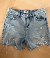 Coole Jeans Shorts ripped Bermuda , Gr. 42 Hessen - Herborn Vorschau