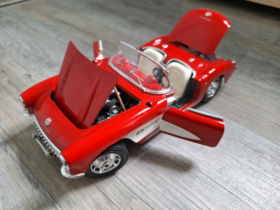 Modellauto 1:18 Chevrolet Corvette (1957) in Bernburg (Saale)