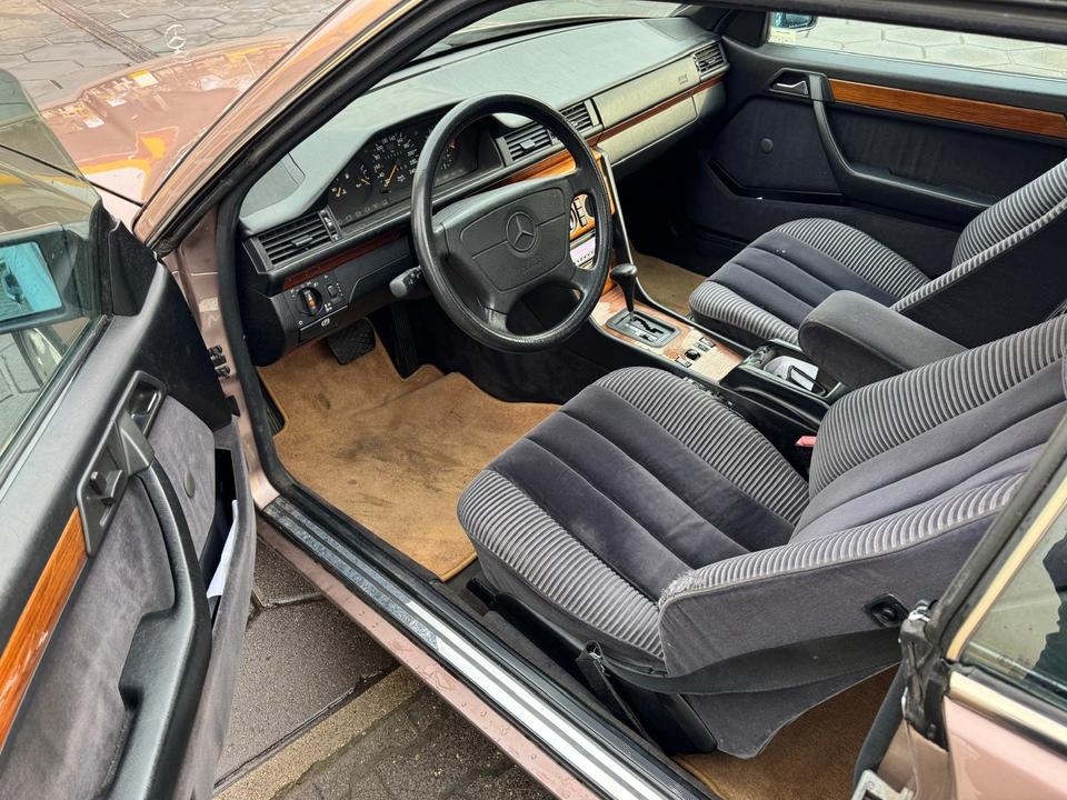 Mercedes Benz E 220 Coupe Automatik Oldtimer in Mainz