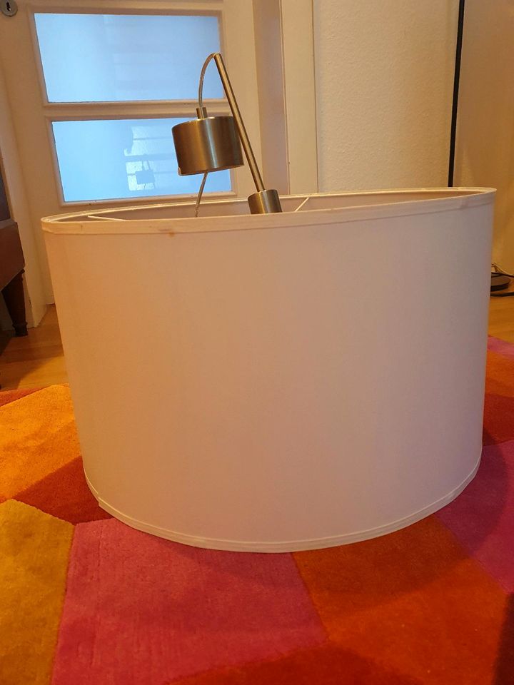 Deckenlampe weiß ca. 58x35cm in Düsseldorf