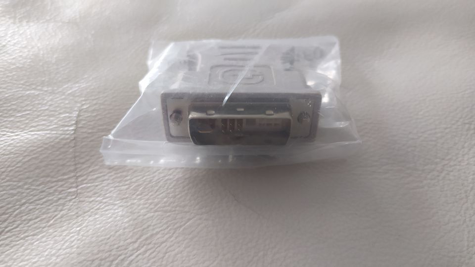 Asus Adapter DVI-VGA - 04G2620001F0 in Geretsried