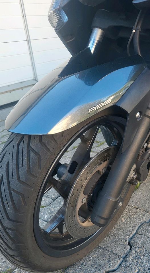 Yamaha xmax 250, TÜV neu, Akrapovic in Konstanz