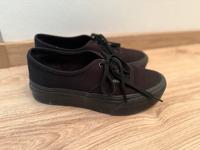 Vans schwarz  Plateau Größe 39 neuwertig Bayern - Gersthofen Vorschau