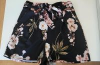 Damen Short mit Blütenprint Bayern - Krumbach Schwaben Vorschau