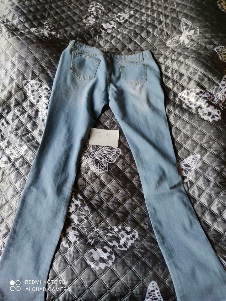 Jeans mit Löchern.  Gr. M in Leipzig