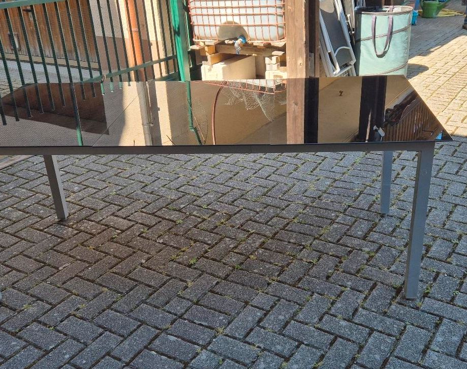 Garten bzw Terrassentisch mit 3 Einzelnen Glasplatten in Ihringen