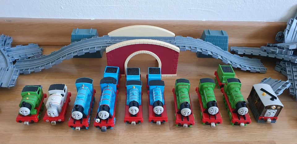 Thomas und seine Freunde Komplettset 25 Züge, Rangierbahnhof, in München