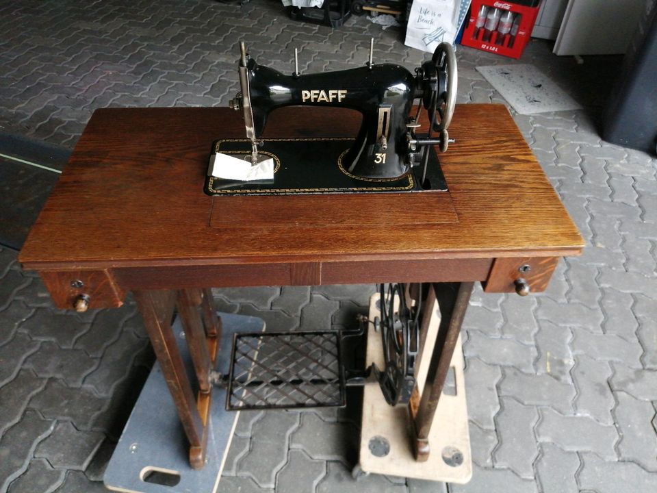 Antike Tischnähmaschine PFAFF 31 in Auetal