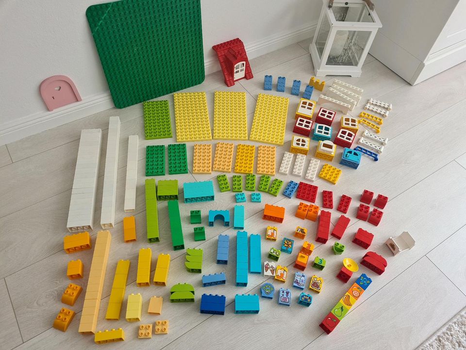 Lego Duplo Set XXL Tier Fahrzeuge Steine usw. in Hamburg