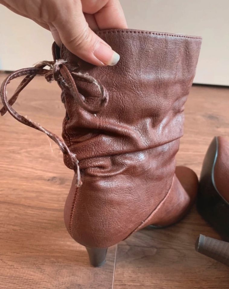 Absatz Stiefelette braun cognac Schleife h&m graceland in Barmstedt