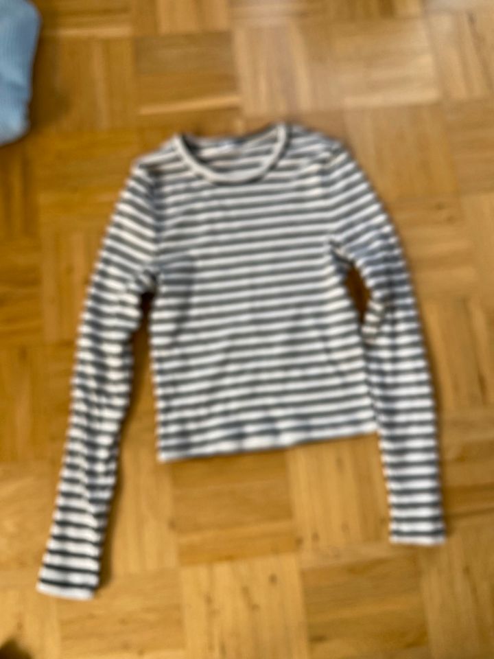 Shirt Schwarz und Weiß in Schöneck