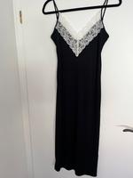 H&M divided Kleid S 36 schwarz Spitze Midikleid slip-on-Kleid Hessen - Gründau Vorschau