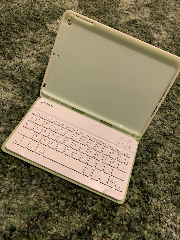 iPad Hülle mit Tastatur Grün in Köln