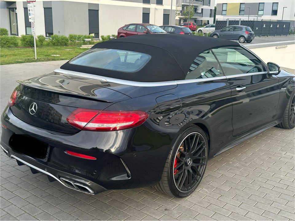 Mercedes C63s AMG Cabrio Carbon parket in Schönefeld