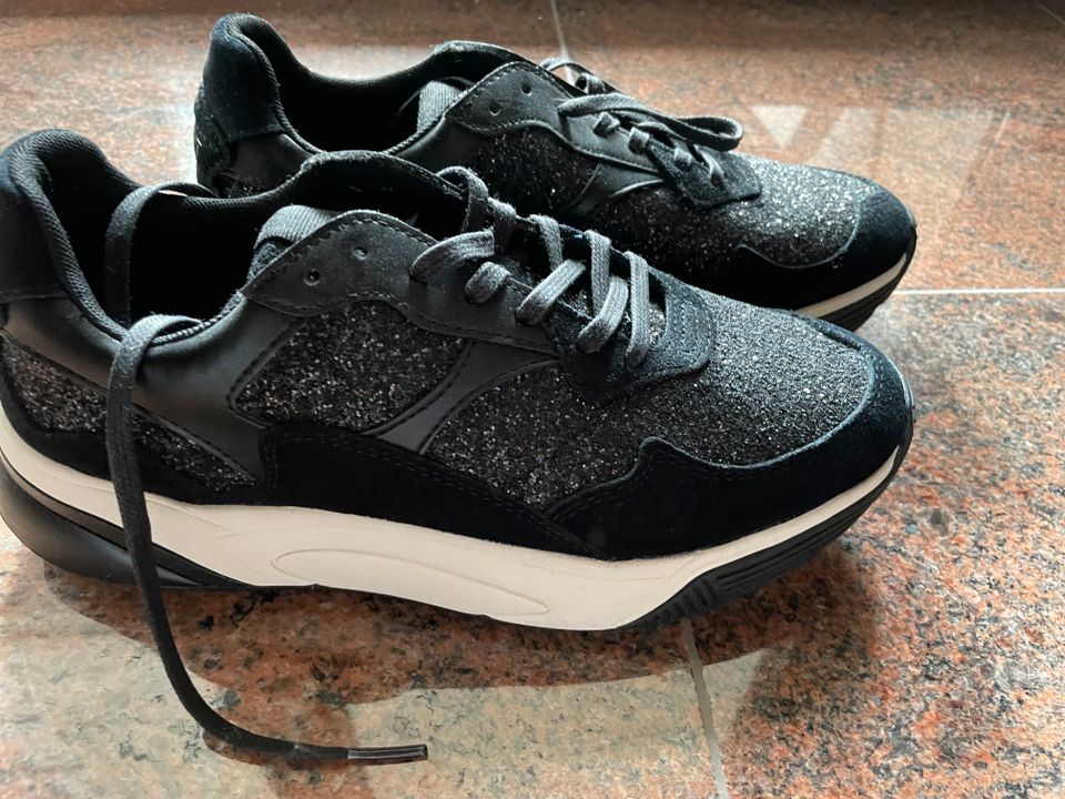 Esprit Glitzer Sneakers - schwarz-weiß-neu mit Etikett Gr. 40 in Deizisau 