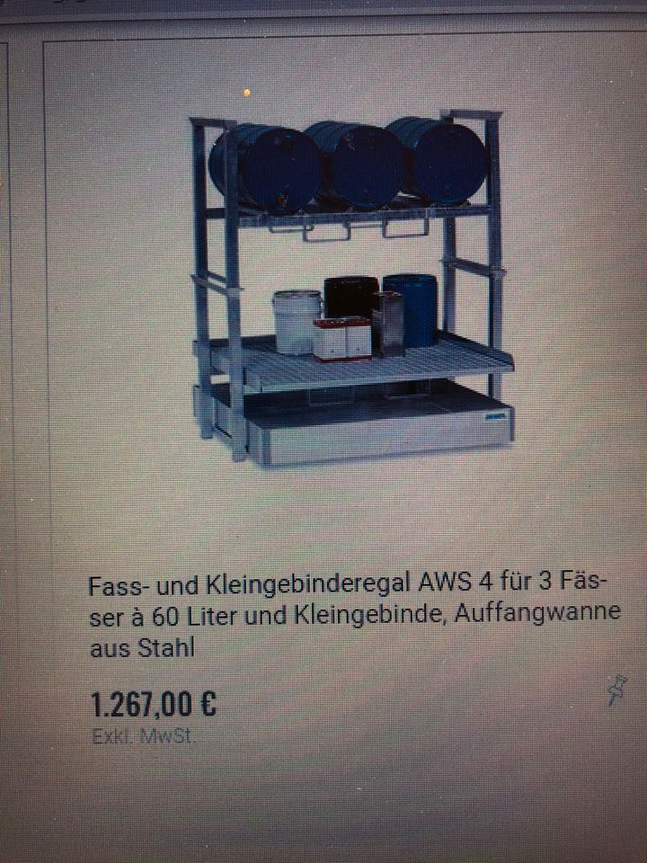 Oelfass und Kleingebindelagerregal für drei 60Ltr Fässer in Tespe