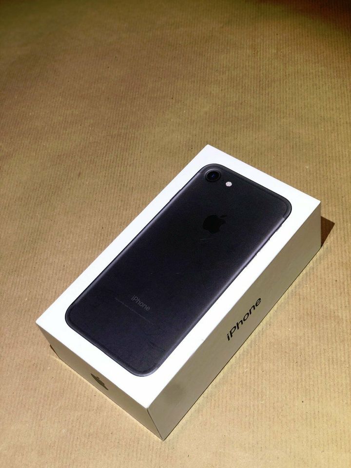 Originalverpackung / Karton iPhone 7 schwarz 32 GB in Braunschweig