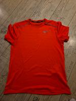 Nike T Shirt Sportshirt dri fit Gr.S Sachsen - Tauscha Vorschau