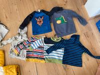 Kleiderpaket 98/104 Pullover, Hosen, T-Shirts, Jacken Dresden - Bühlau/Weißer Hirsch Vorschau