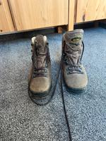 Meindl Wanderschuhe Geöße 41, sehr guter Zustand Berlin - Treptow Vorschau