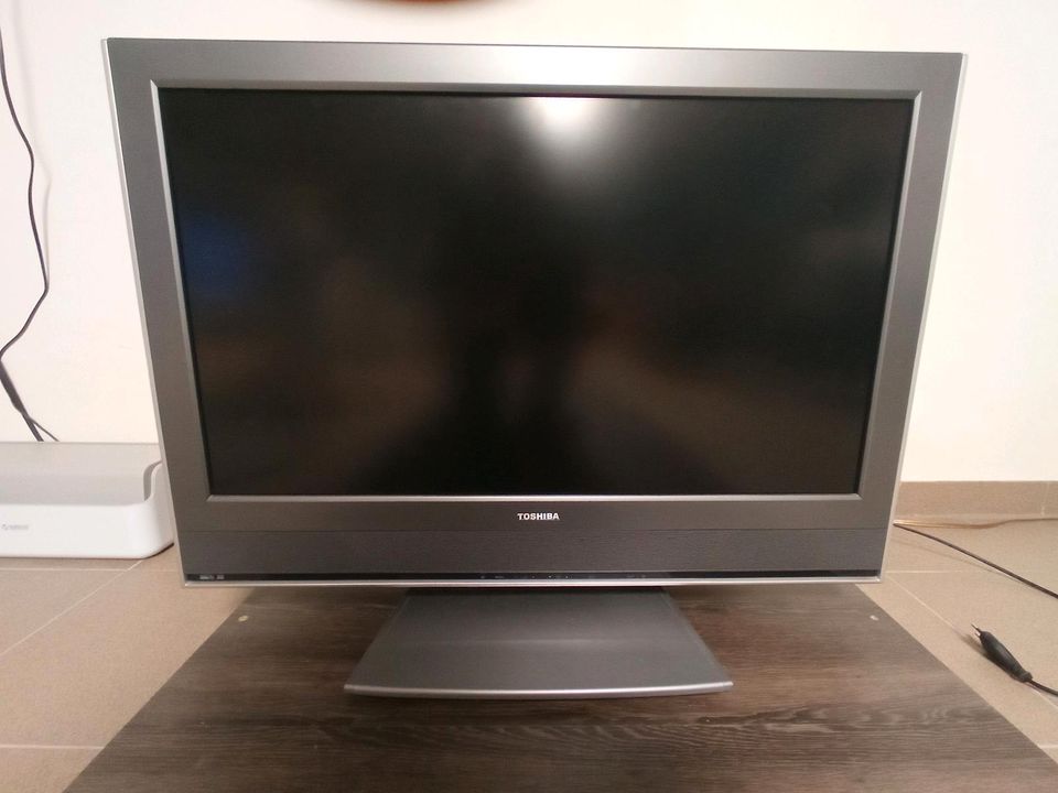 Toshiba LCD TV 32WL66P 32 Zoll in Bruchsal