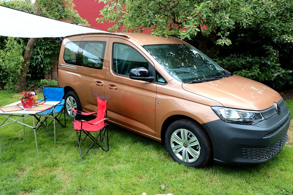 VW Caddy Camper Ausbau Minicamper großes Bett + Sitzecke Berlin in