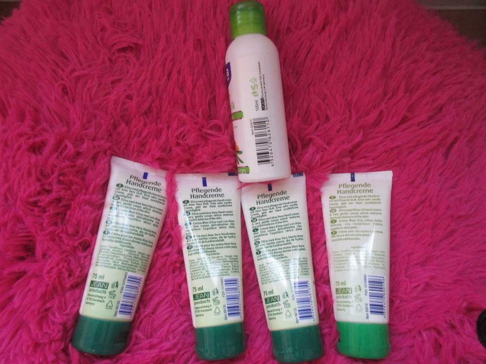 4 Handcreme und 1 Körperlotion in Freiburg im Breisgau