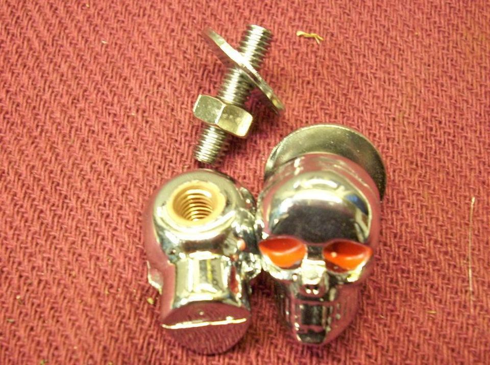 Skull Kennzeichenschrauben mit roten Augen Hot Rod / Chopper in Laage